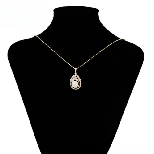 The Dazzling Scarlett Pearl Earrings & Necklace Set